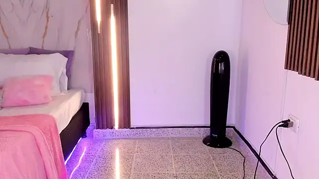 mia six66 online show from October 5, 2025, 12:03 pm