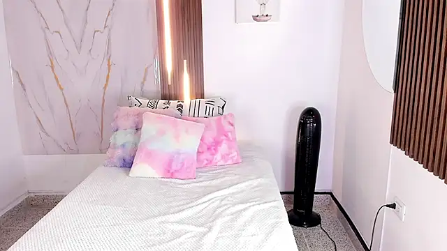 Snapshot of mia_six66 chatting on December 18, 2025, 12:11 pm mia six66 online show from December 18, 2025, 12:11 pm