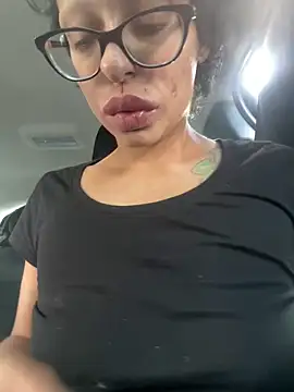 myloveforyouu online show from October 9, 2025, 4:38 pm