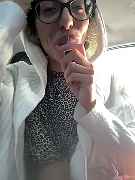 myloveforyouu online show from March 19, 2026, 1:04 pm