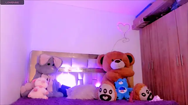 Snapshot of Lucidollts_ chatting on February 9, 2025, 5:43 pm Lucidollts online show from February 9, 2025, 5:43 pm