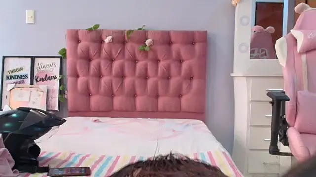 SweetLatiin  online show from February 27, 2025, 2:54 pm