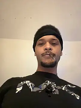 Snapshot of rayyymack chatting on November 28, 2025, 12:46 am rayyymack online show from November 28, 2025, 12:46 am