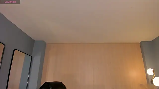 ValeriaRiveraX online show from February 12, 2026, 4:18 am