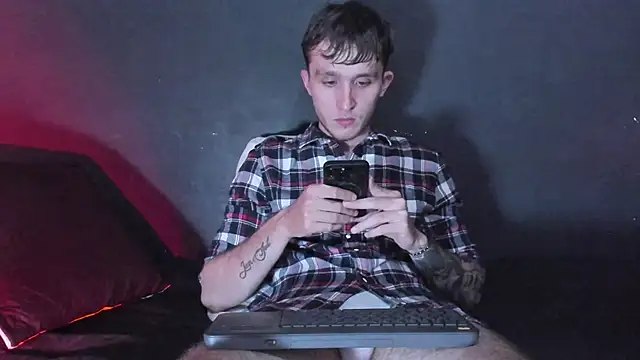 Dylanwhite23  online show from November 18, 2025, 3:12 am