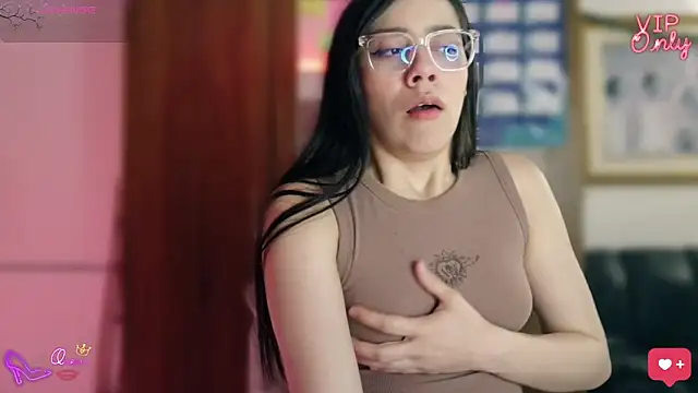 LauGrayJ online show from March 22, 2026, 12:47 am