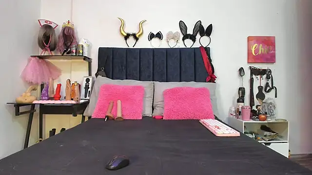 Snapshot of emmily_giraldo chatting on February 17, 2026, 12:23 pm emmily giraldo online show from February 17, 2026, 12:23 pm