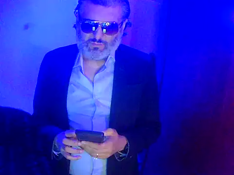 Snapshot of BushBator chatting on December 6, 2024, 7:54 am BushBator online show from December 6, 2024, 7:54 am