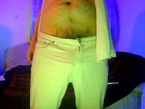 Snapshot of BushBator chatting on December 9, 2024, 8:22 am BushBator online show from December 9, 2024, 8:22 am