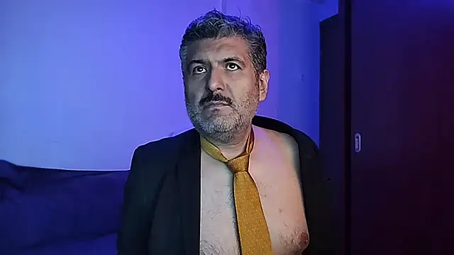 Snapshot of BushBator chatting on September 30, 2025, 5:45 am BushBator online show from September 30, 2025, 5:45 am