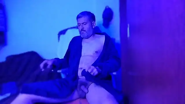 Snapshot of BushBator chatting on November 18, 2025, 6:18 am BushBator online show from November 18, 2025, 6:18 am