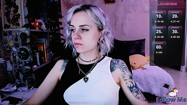 NaniMoore online show from October 6, 2025, 9:56 pm