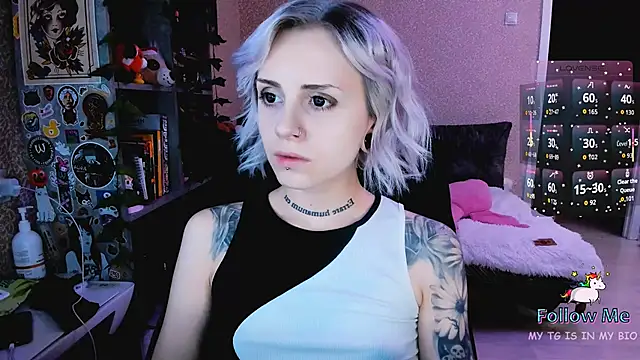 NaniMoore online show from December 4, 2025, 8:17 pm