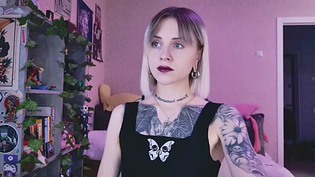 NaniMoore online show from April 28, 2026, 8:14 pm