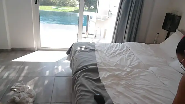 Snapshot of HotElena chatting on September 15, 2025, 1:11 pm HotElena online show from September 15, 2025, 1:11 pm