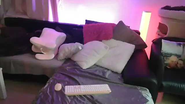 HotElena online show from March 30, 2026, 5:36 pm