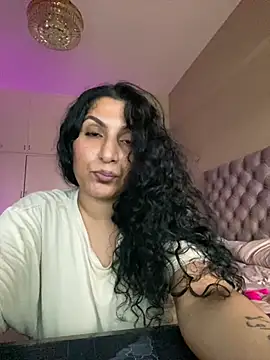 Snapshot of Indianbutter11 chatting on January 22, 2025, 3:40 pm Indianbutter11 online show from January 22, 2025, 3:40 pm