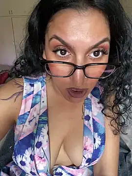 Snapshot of Indianbutter11 chatting on February 3, 2025, 5:29 am Indianbutter11 online show from February 3, 2025, 5:29 am