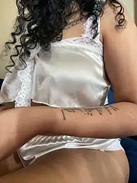 Snapshot of Indianbutter11 chatting on February 18, 2025, 8:49 am Indianbutter11 online show from February 18, 2025, 8:49 am