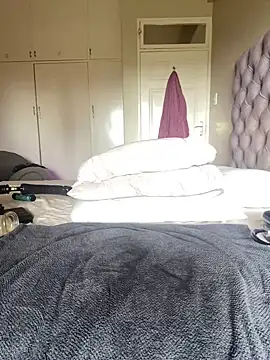 Snapshot of Indianbutter11 chatting on February 19, 2025, 11:28 am Indianbutter11 online show from February 19, 2025, 11:28 am