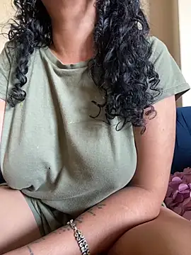 Snapshot of Indianbutter11 chatting on March 1, 2025, 5:52 am Indianbutter11 online show from March 1, 2025, 5:52 am