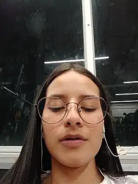 Snapshot of _vaness chatting on May 20, 2026, 5:24 am vaness online show from May 20, 2026, 5:24 am