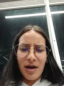 Snapshot of _vaness chatting on June 4, 2026, 5:24 am vaness online show from June 4, 2026, 5:24 am