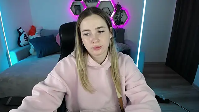 SabrinViolet online show from October 18, 2025, 8:04 am