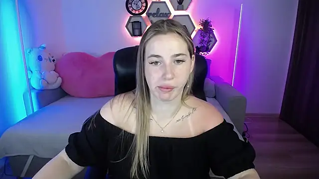 SabrinViolet online show from July 6, 2026, 8:22 am