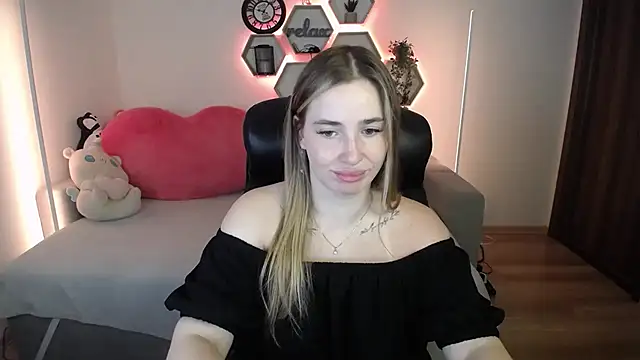SabrinViolet online show from July 14, 2026, 8:08 am