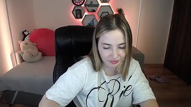 SabrinViolet online show from July 14, 2026, 10:21 am