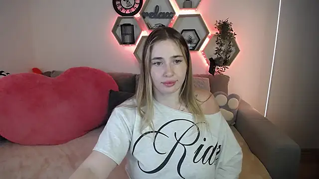SabrinViolet online show from July 20, 2026, 10:39 am