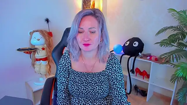 AriFleow online show from October 10, 2025, 11:53 am