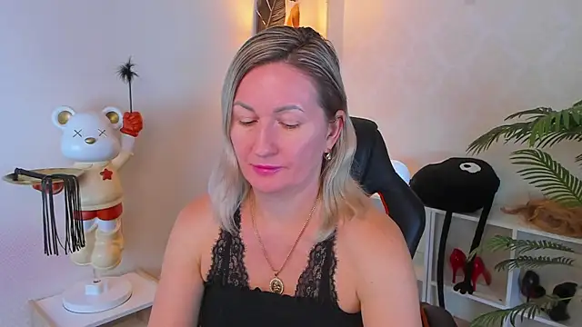 AriFleow online show from October 19, 2025, 11:33 am