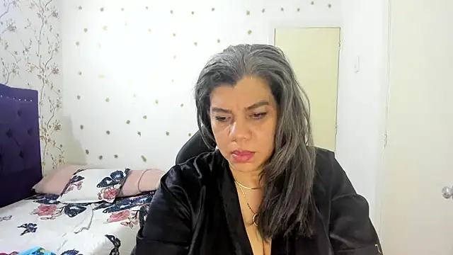 vikyadams online show from May 25, 2026, 5:24 am
