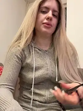 Holly-Glamour online show from April 9, 2026, 10:59 pm