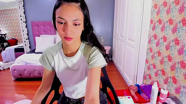 Iris Stone  online show from March 15, 2025, 5:04 pm