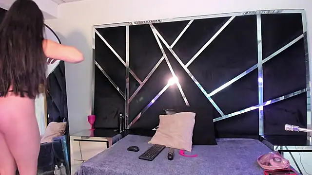 Ivanna18 x online show from November 8, 2025, 3:29 am