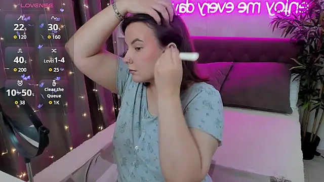 FeralPeach online show from October 3, 2025, 5:15 am