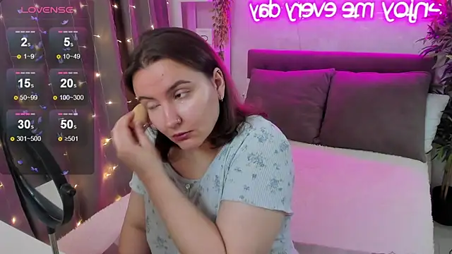 FeralPeach online show from November 23, 2025, 6:13 am