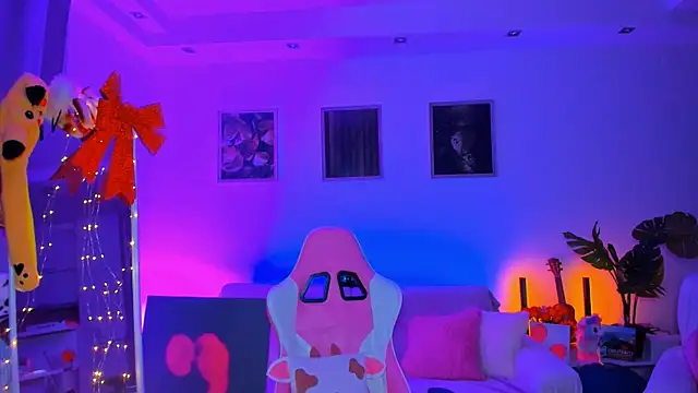 Alyssa Smitt online show from February 16, 2025, 10:32 pm