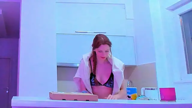 Alyssa Smitt online show from October 4, 2025, 12:08 am