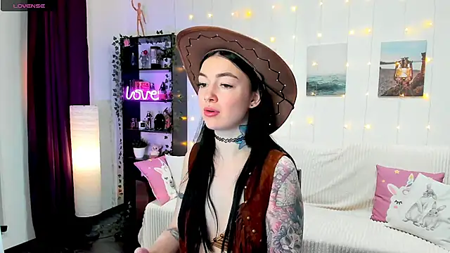 Snapshot of Magic_Allie chatting on January 9, 2025, 7:50 pm Magic Allie online show from January 9, 2025, 7:50 pm