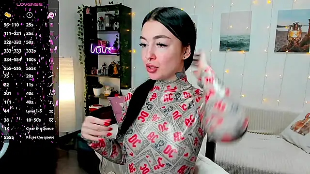 Snapshot of Magic_Allie chatting on February 17, 2025, 8:15 pm Magic Allie online show from February 17, 2025, 8:15 pm