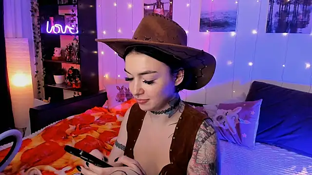 Snapshot of Magic_Allie chatting on September 26, 2025, 8:13 pm Magic Allie online show from September 26, 2025, 8:13 pm