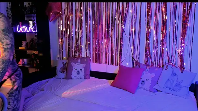 Snapshot of Magic_Allie chatting on October 15, 2025, 7:47 pm Magic Allie online show from October 15, 2025, 7:47 pm