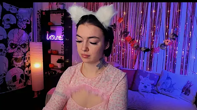 Snapshot of Magic_Allie chatting on October 27, 2025, 7:51 pm Magic Allie online show from October 27, 2025, 7:51 pm