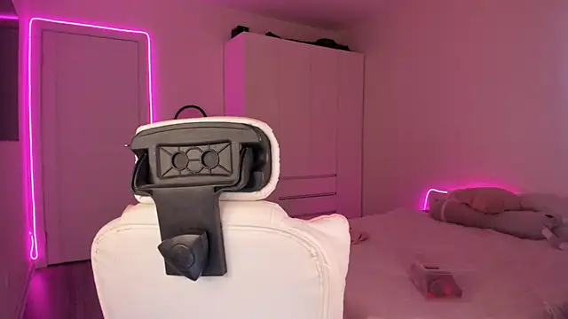 Eva Davi online show from February 16, 2025, 1:47 am