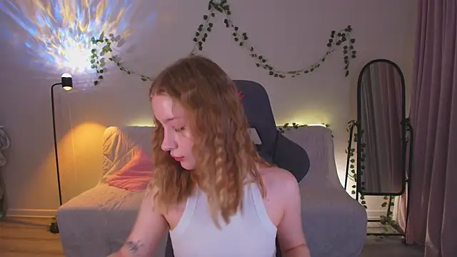 Eva Davi online show from October 12, 2025, 1:48 am