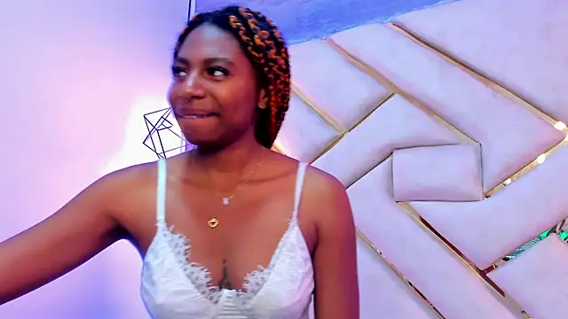 Queen perla  online show from December 6, 2024, 12:16 pm